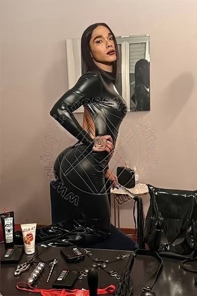 Bella Dominatrix